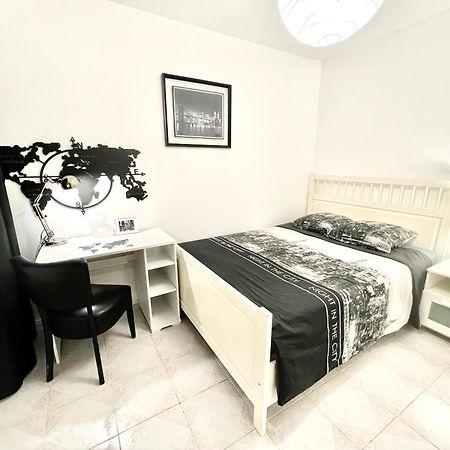 Chambre Privee En Colocation Dans Un Appartement Au Centre De Rillieux La Pape ภายนอก รูปภาพ
